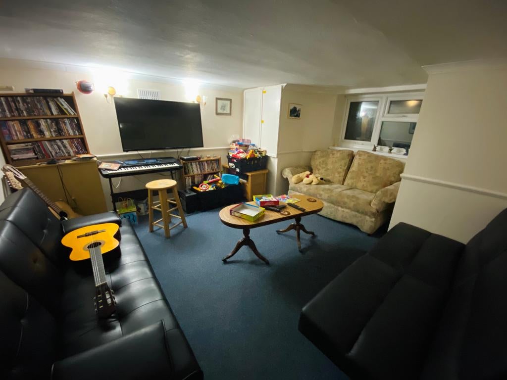 Room Littlestone Road in Folkestone and Hythe District