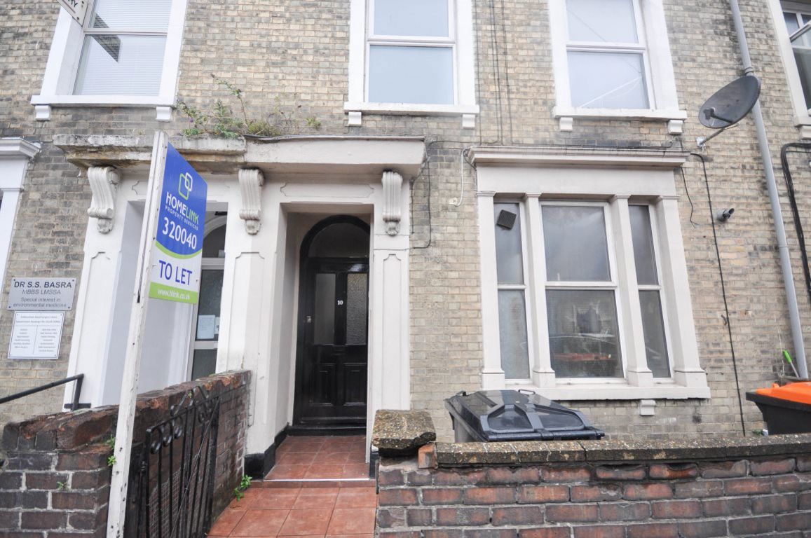 Flat Ashburnham Road in Bedford