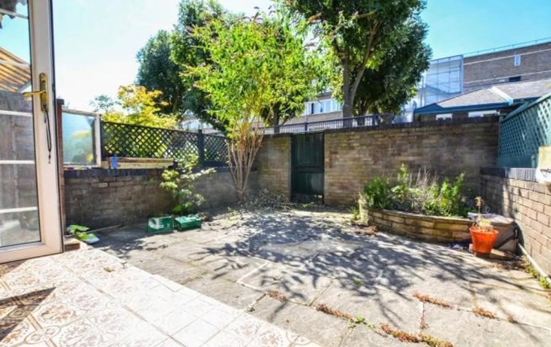 Room West Arbour Street in Greater London