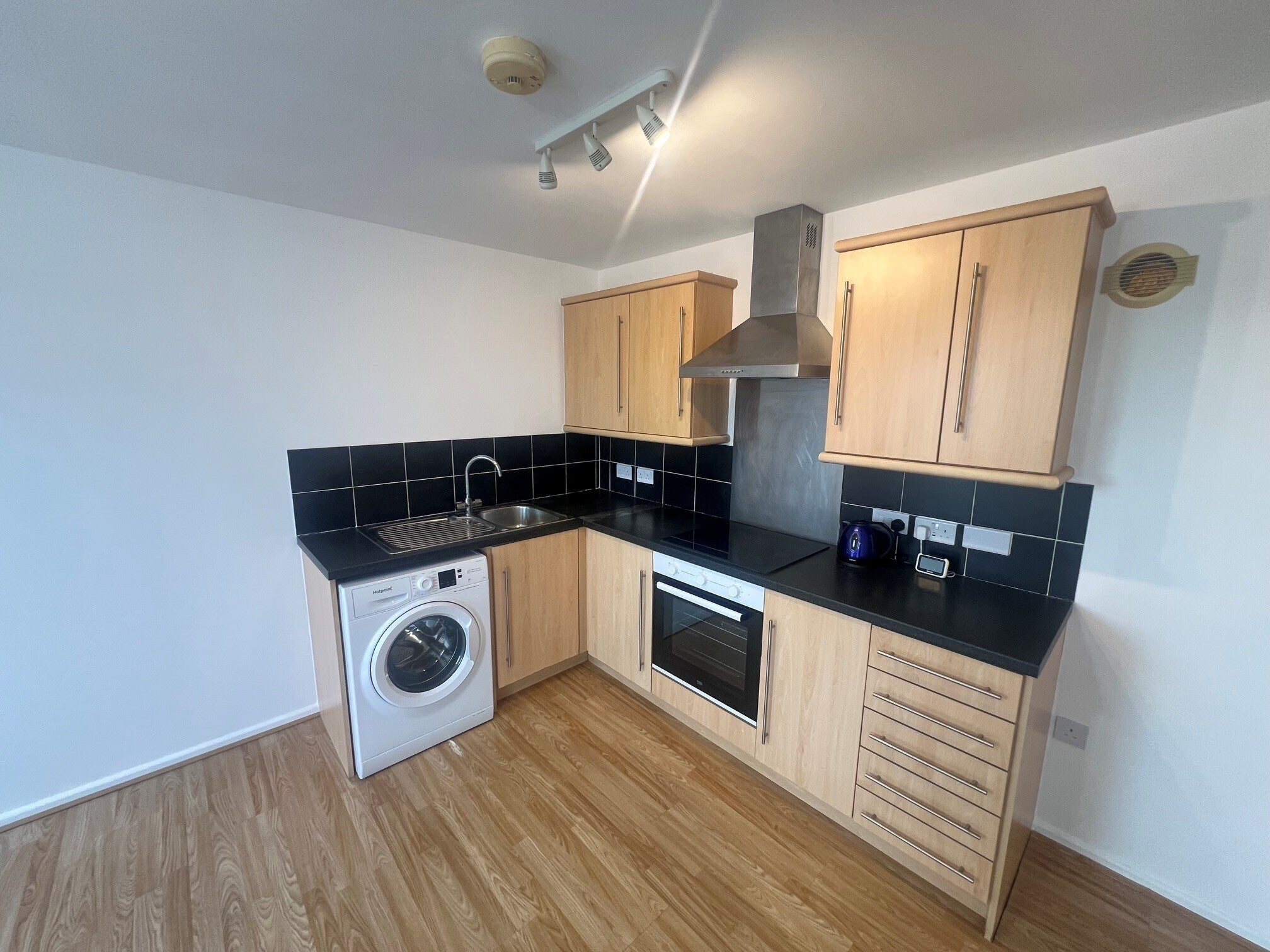 Flat Avonmouth Road in Bristol