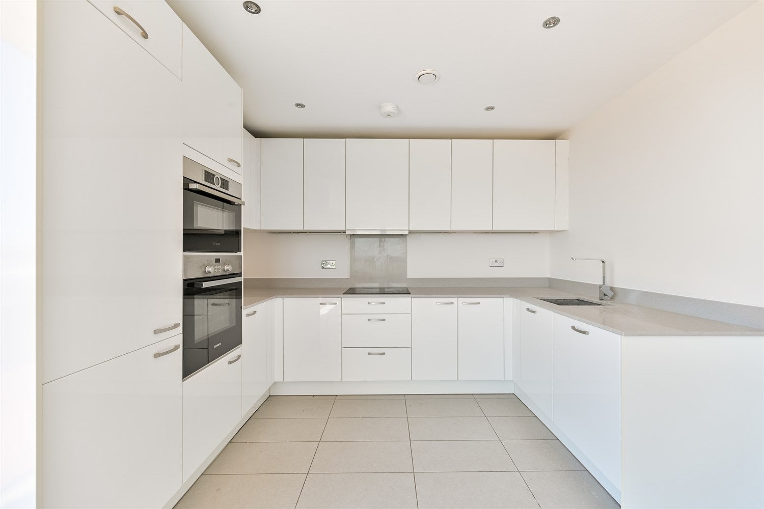 Flat Padworth Avenue in Reading