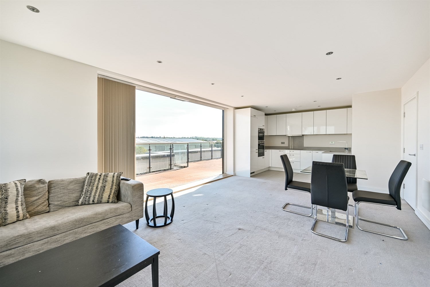 Flat Padworth Avenue in Reading