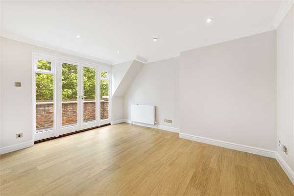 Flat Embankment Gardens in Greater London