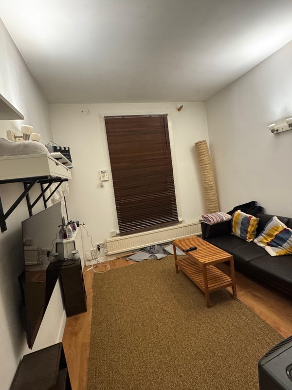 Room Queen's Road in Greater London