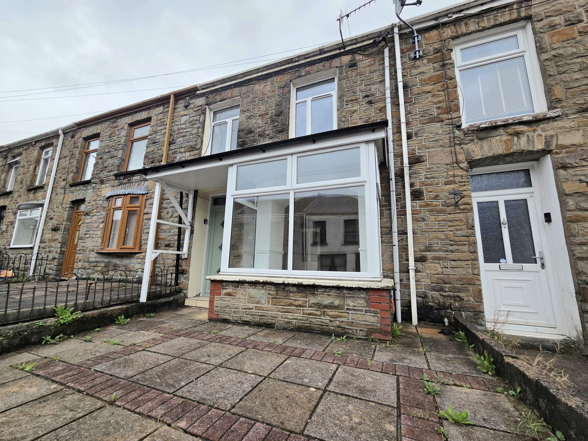House Oxford Street in Pontycymer
