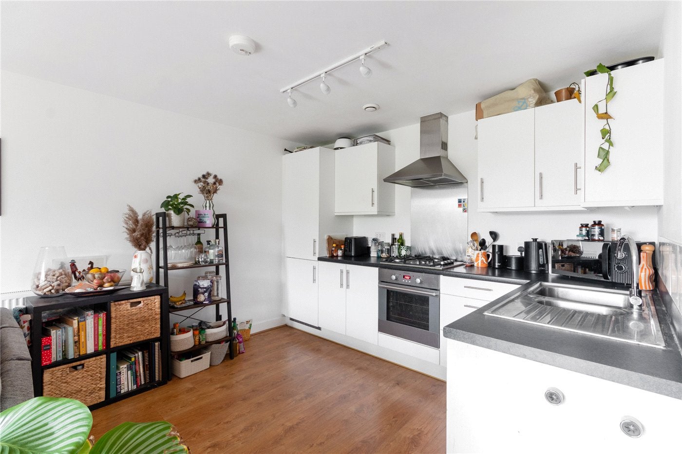 Flat St George's Grove in Greater London