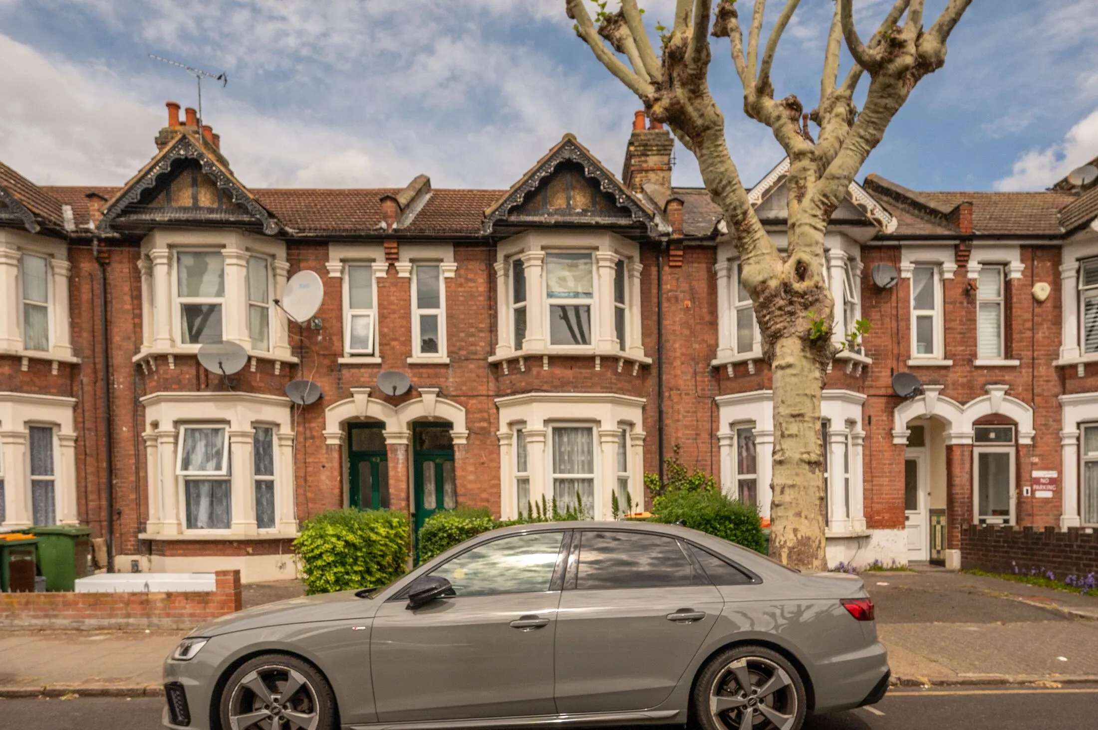 Flat Harold Road in Greater London