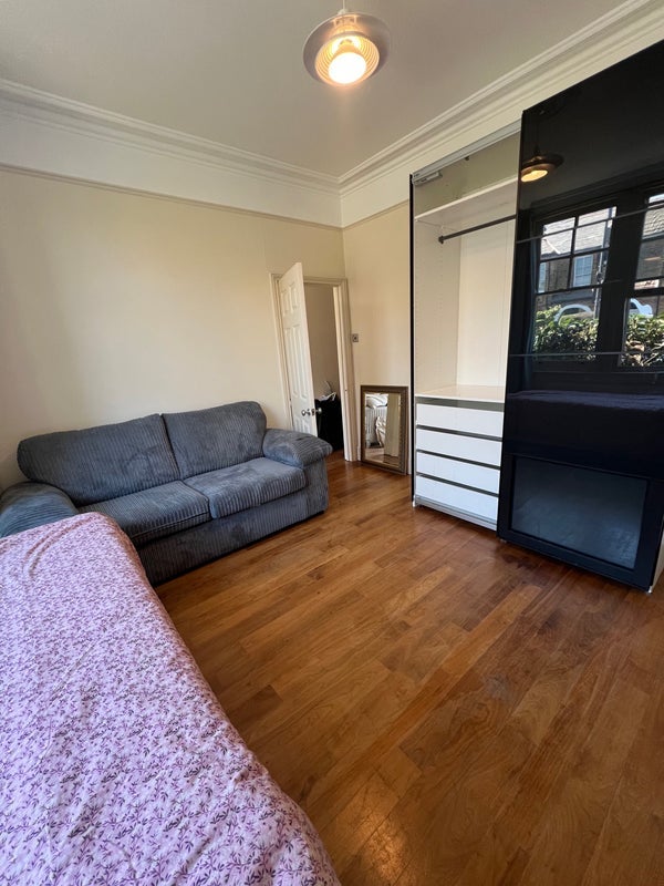 Room Aylmer Road in Greater London