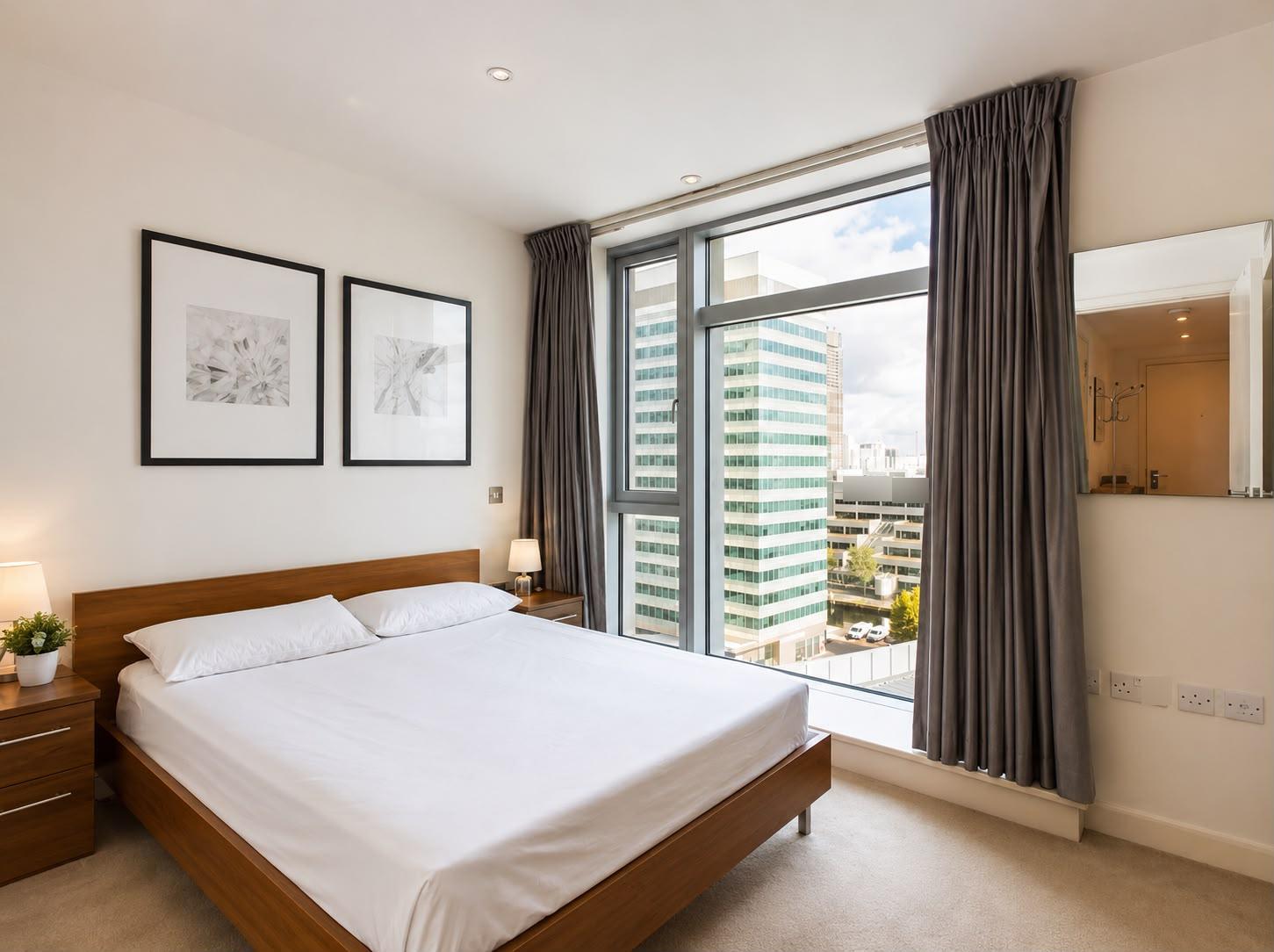 Flat Pan Peninsula Square in Greater London