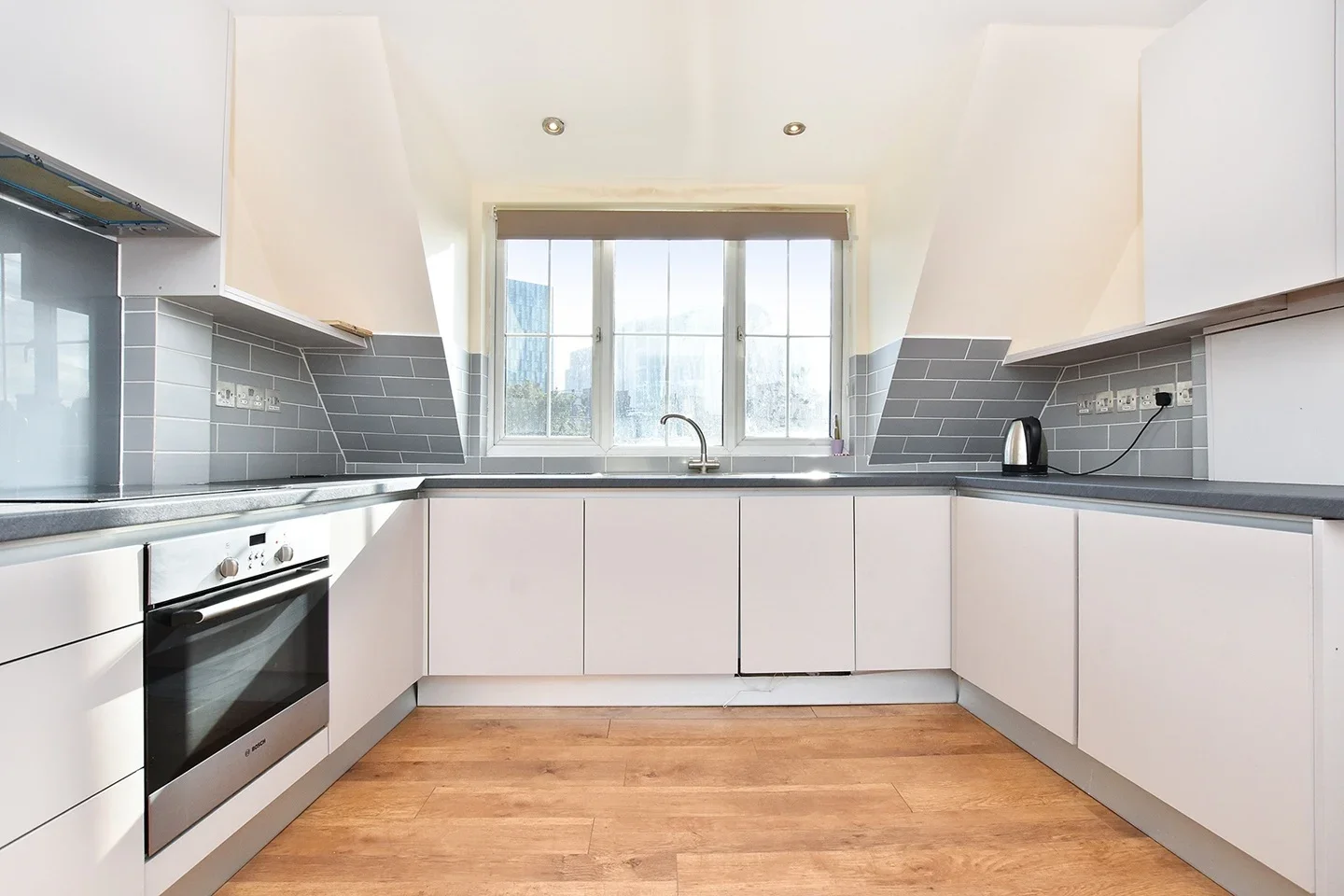 Flat Keystone Crescent in Greater London