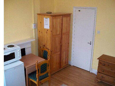Flat Matheson Road in Greater London