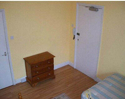 Flat Matheson Road in Greater London
