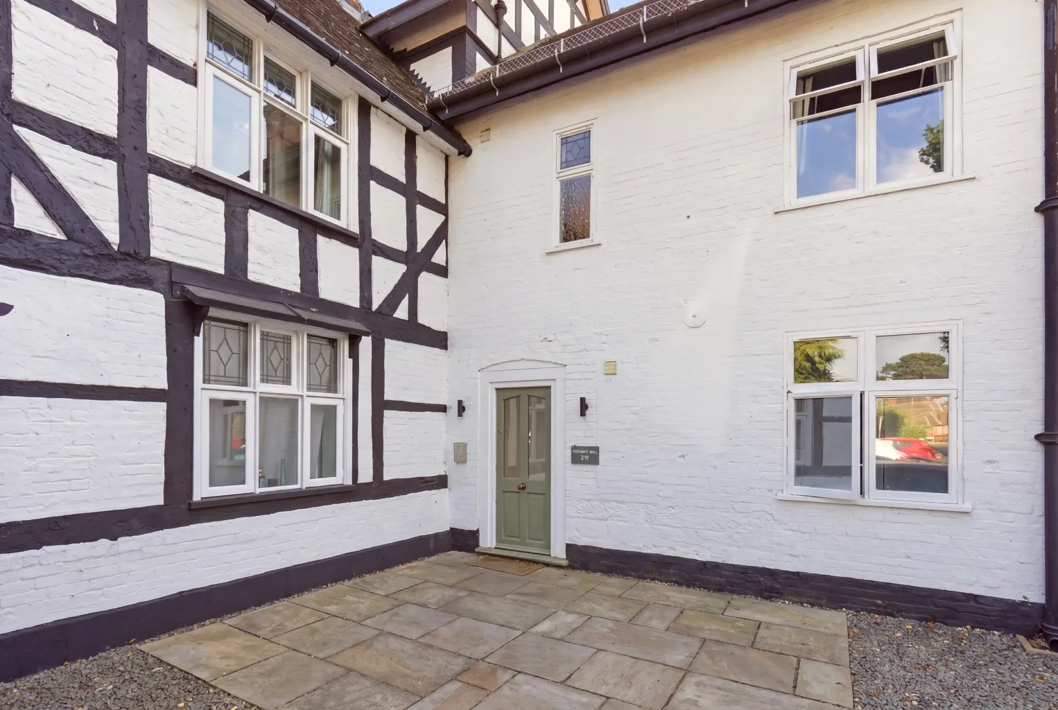 Flat Warwick Hall Gardens in Bromsgrove