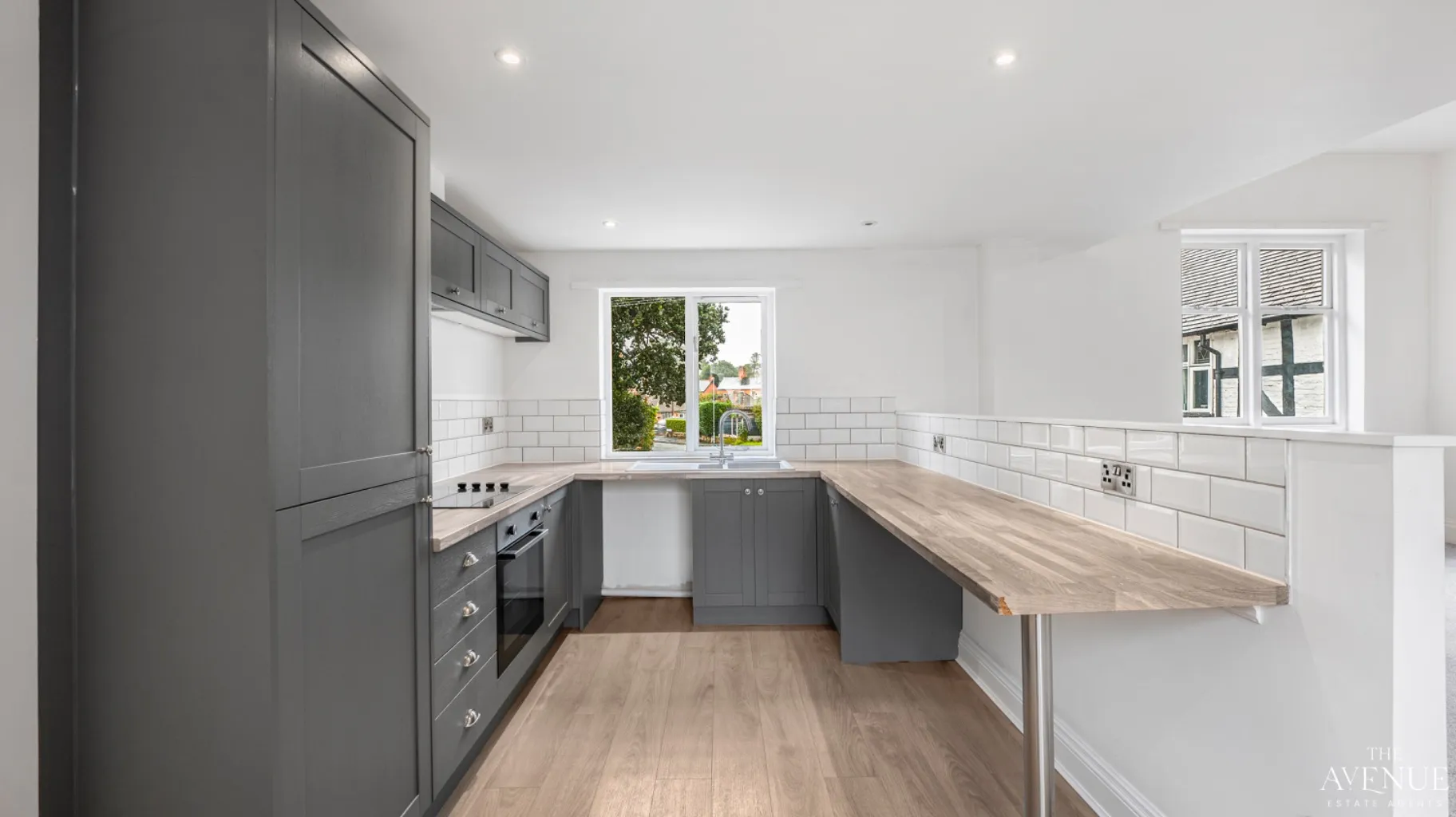Flat Warwick Hall Gardens in Bromsgrove