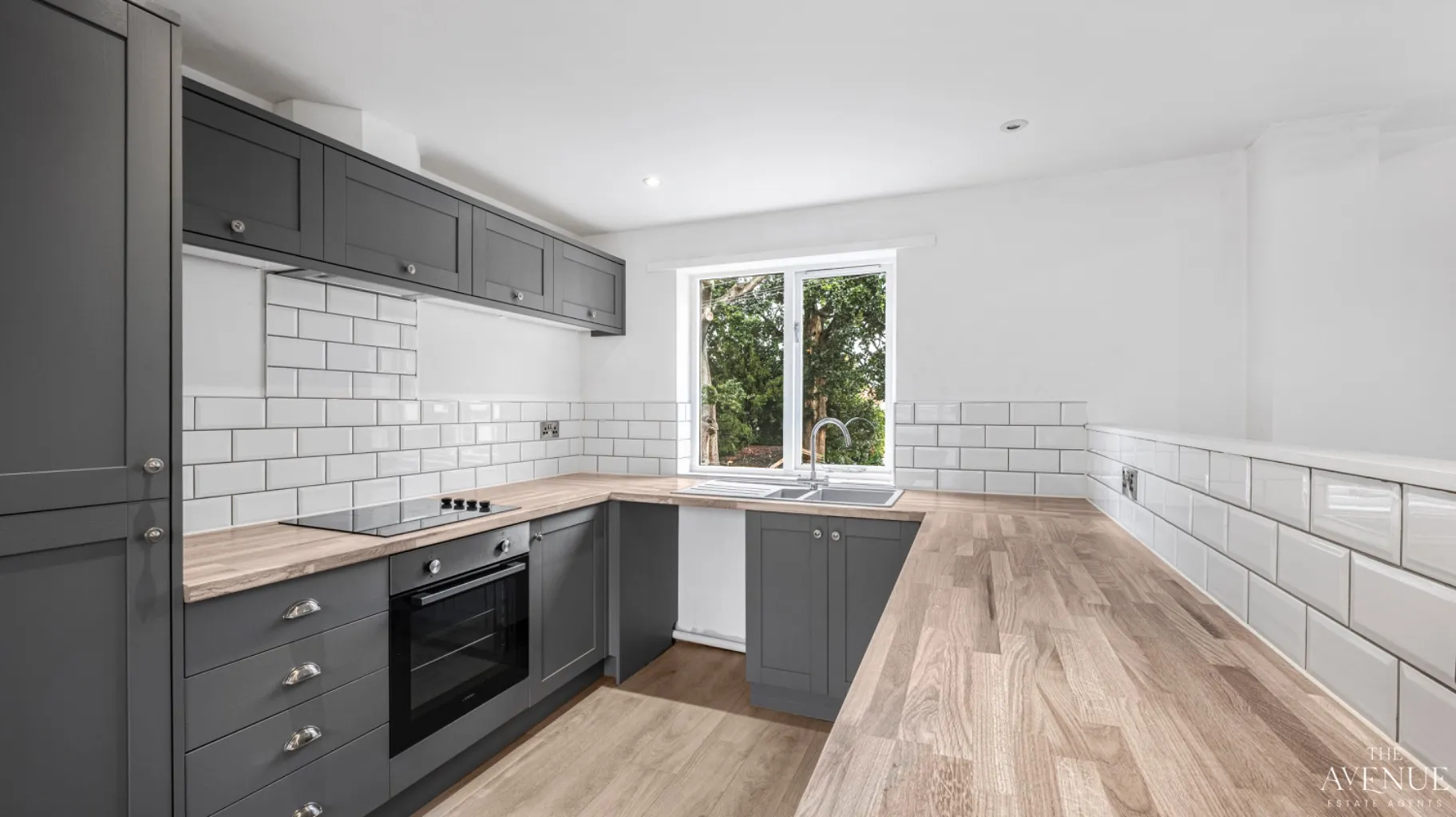 Flat Warwick Hall Gardens in Bromsgrove