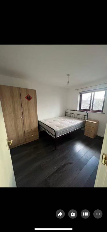 Room Corn Way in Greater London