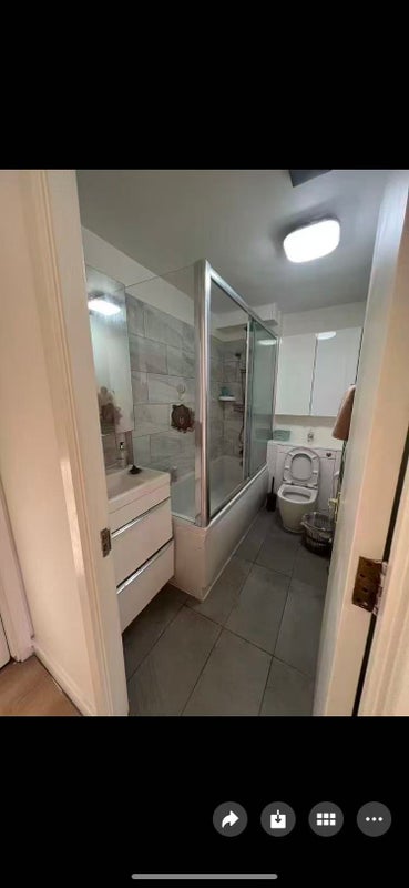 Room Corn Way in Greater London