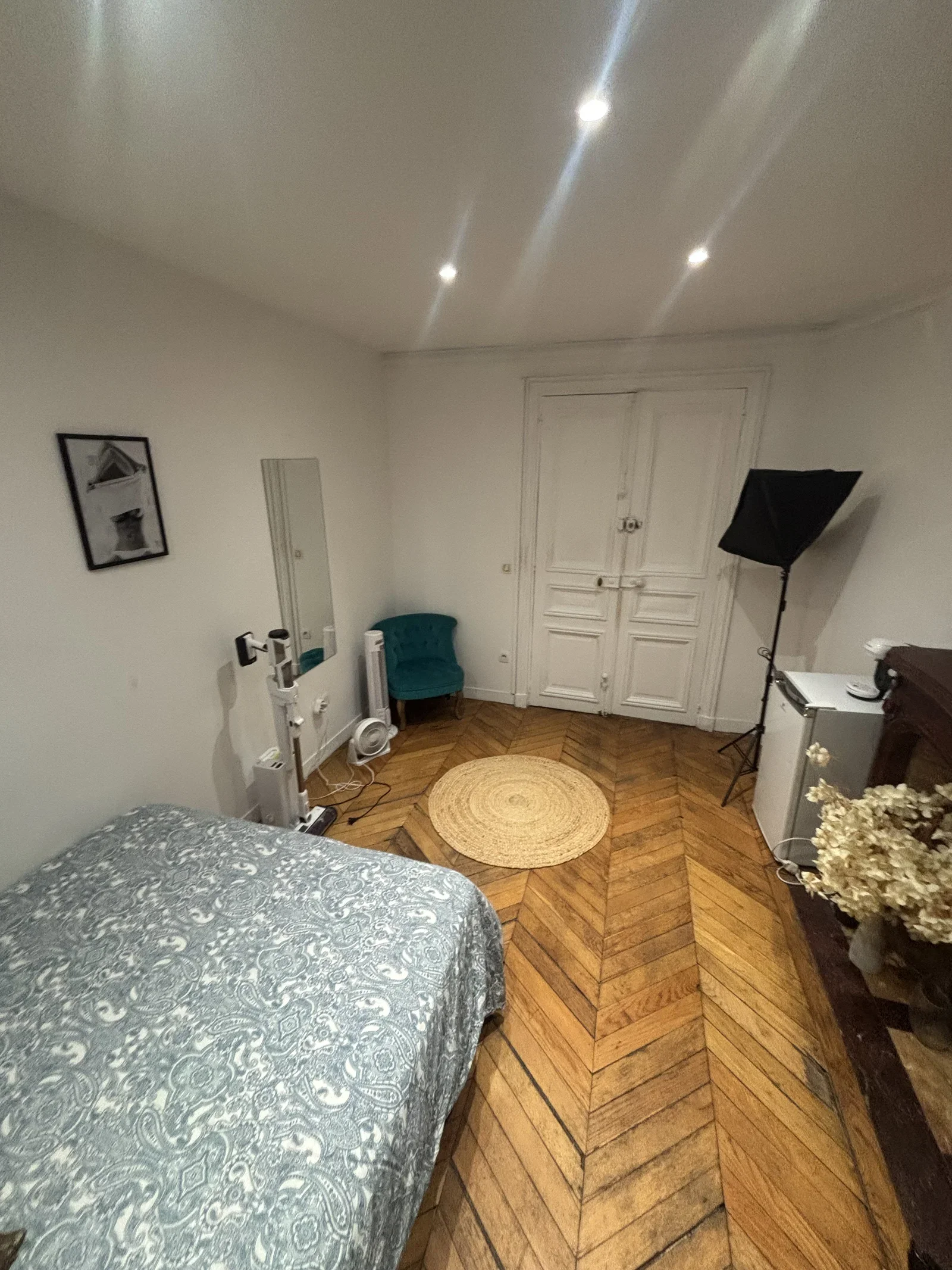 Room Rue de Rocroy in Paris