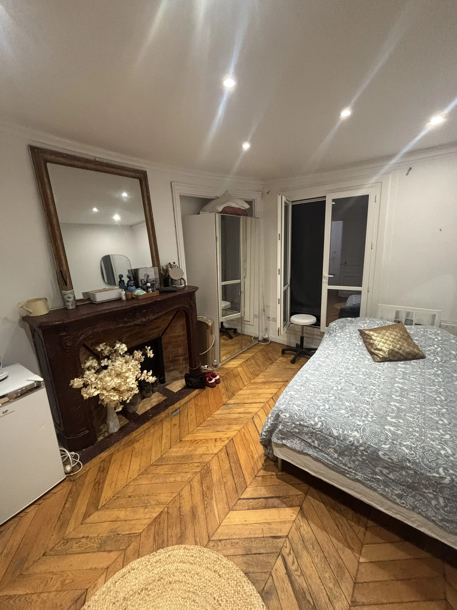 Room Rue de Rocroy in Paris
