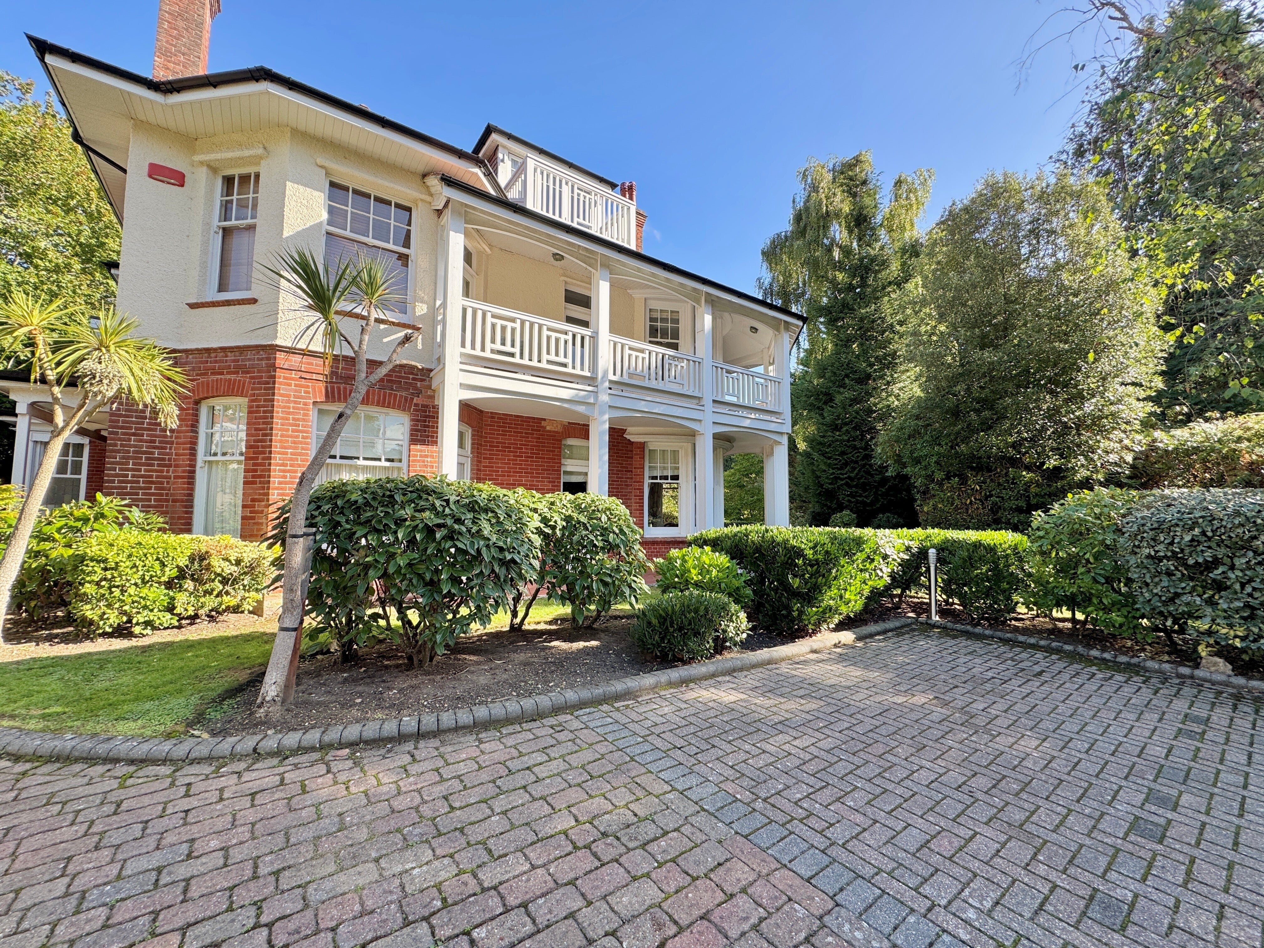 Flat McKinley Road in Bournemouth