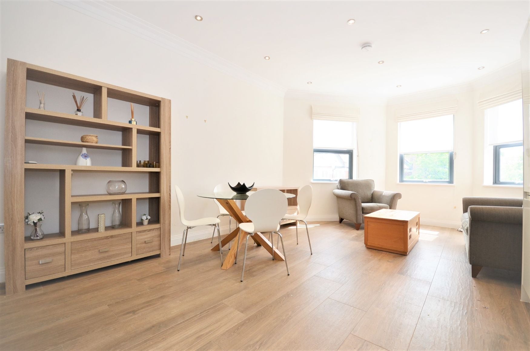 Flat Gunnersbury Lane in Greater London