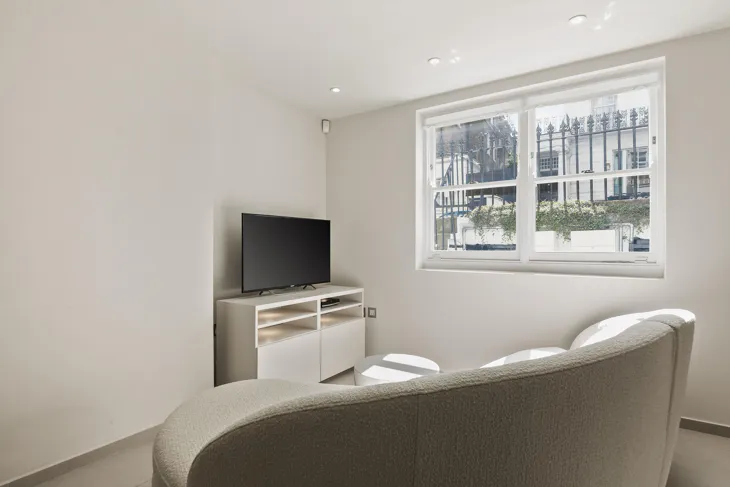 Flat Chepstow Road in City of Westminster