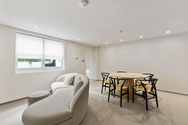 Flat Chepstow Road in City of Westminster