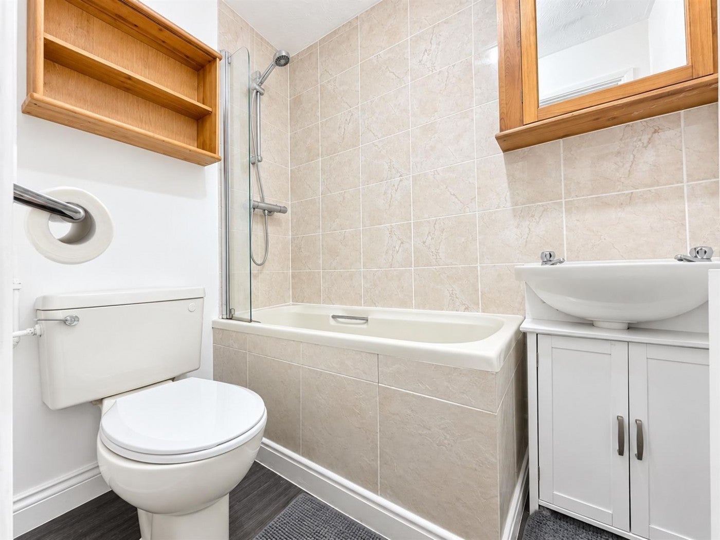 Flat Waterside in Greater London