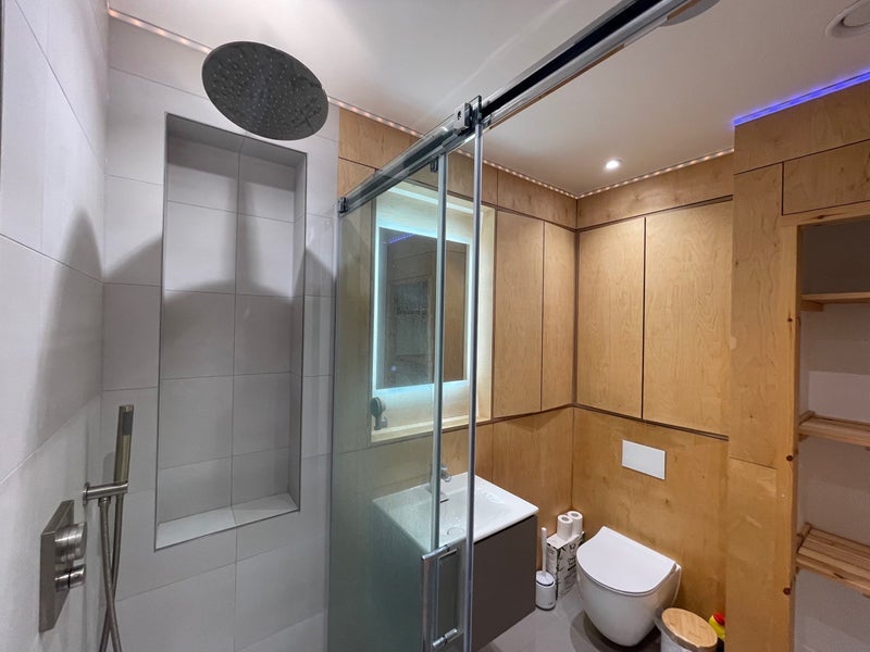 Room Dorset Road in Greater London
