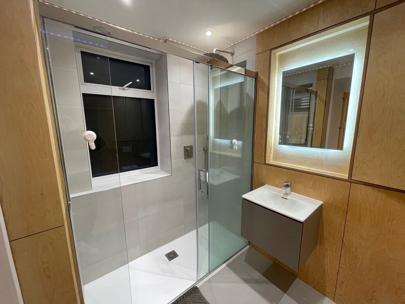 Room Dorset Road in Greater London