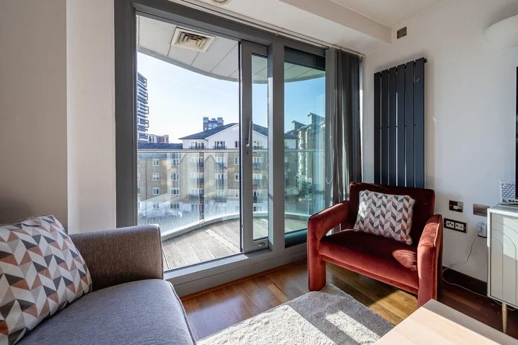 Flat Bridges Court in Greater London