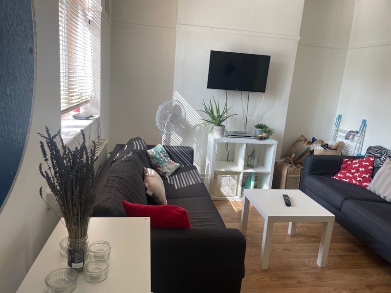 Room Sir Alexander Close in Greater London