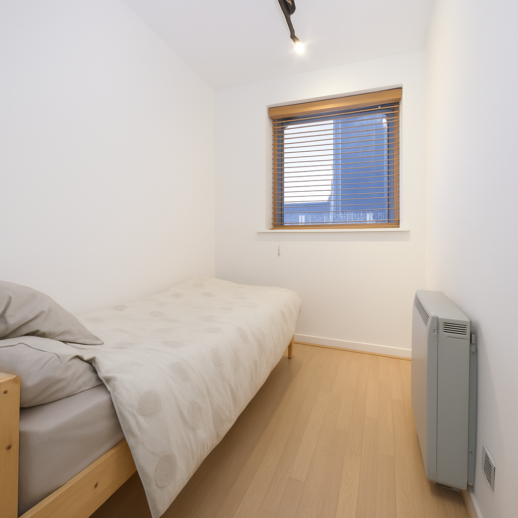 Flat Parkgate Road in Greater London
