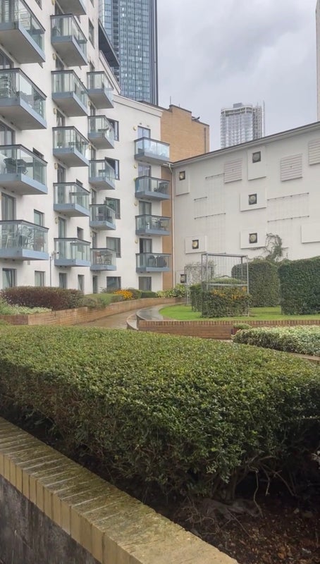 Flat Limeharbour in Greater London