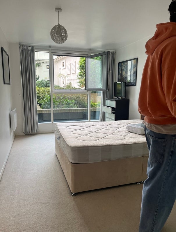Flat Limeharbour in Greater London