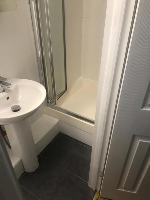 Room Grosvenor Wharf Road in Greater London