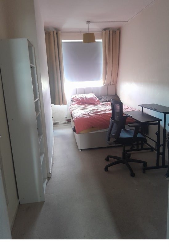 Room Caledonian Estate in Greater London