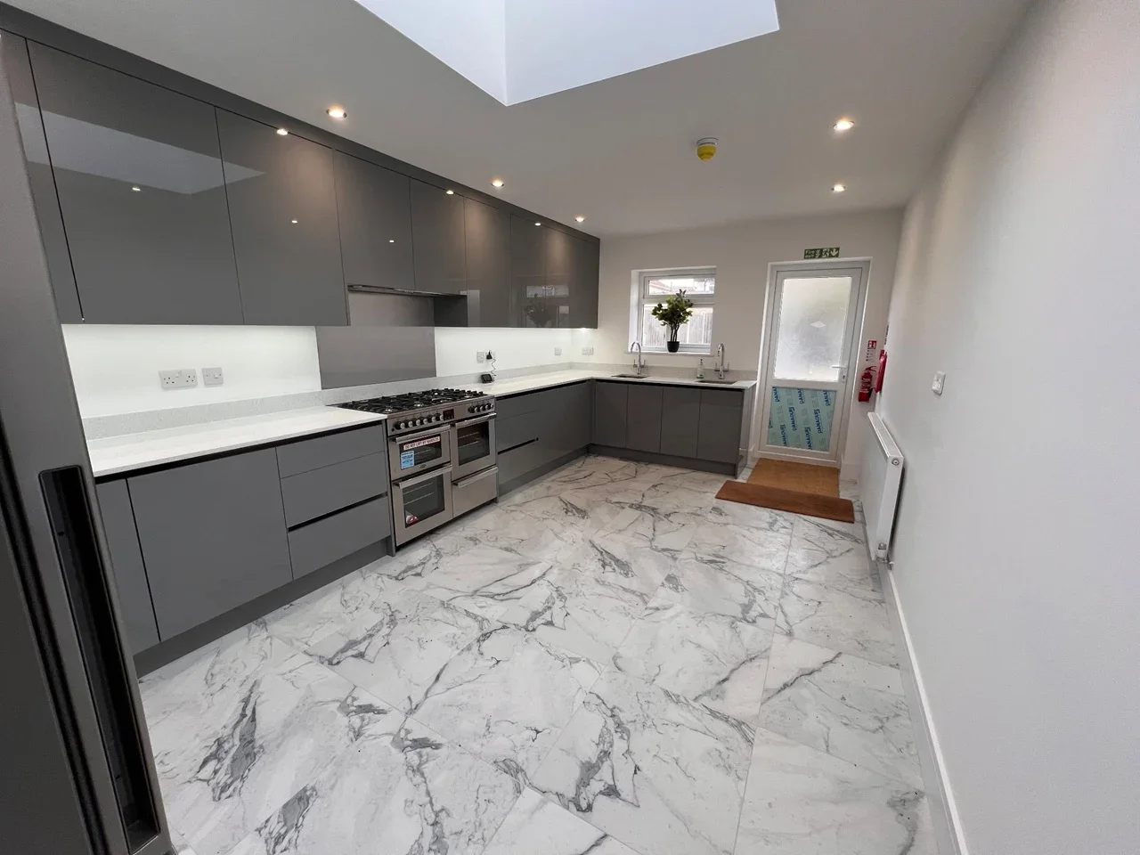 Room Wexham Road in Slough