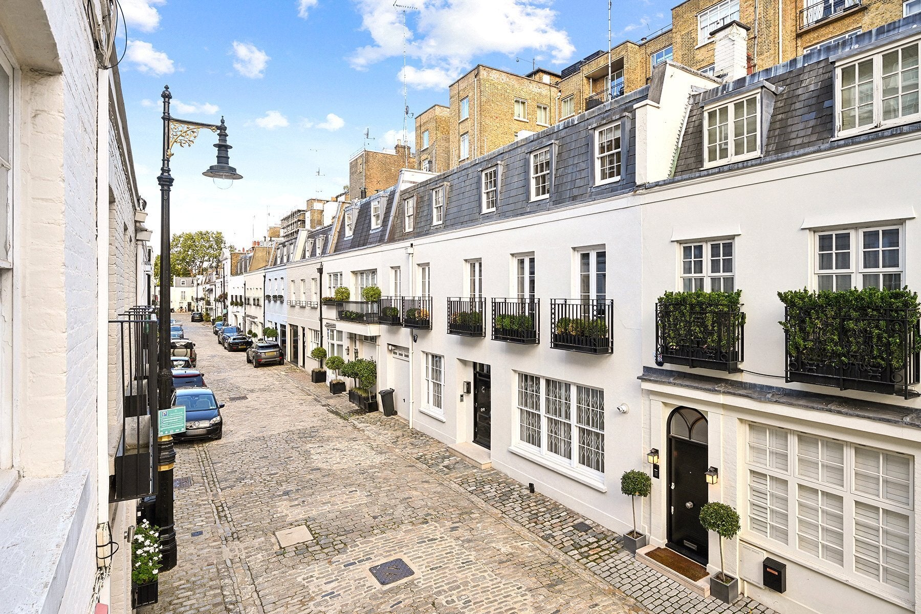 House Eaton Place in City of Westminster