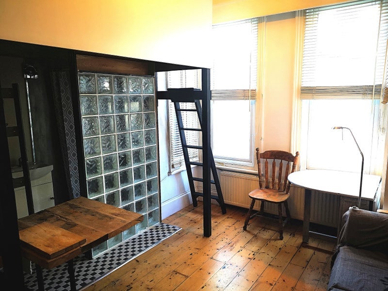 Room Broxted Road in Greater London