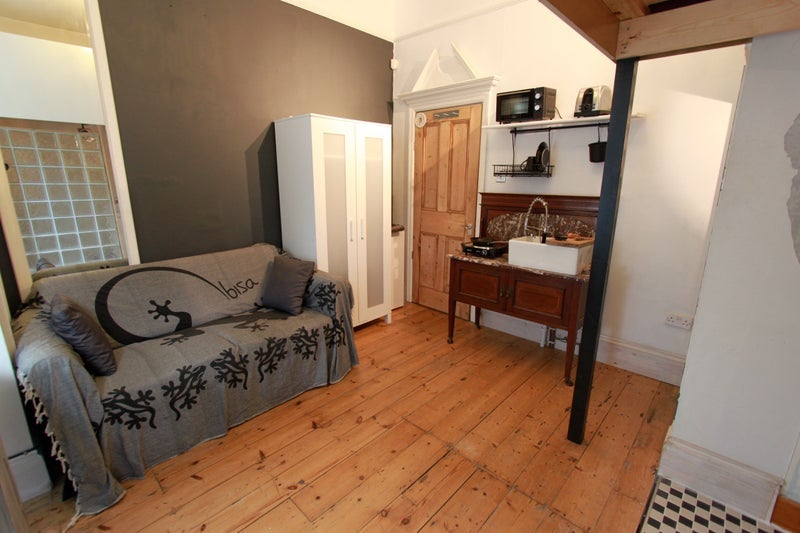 Room Broxted Road in Greater London