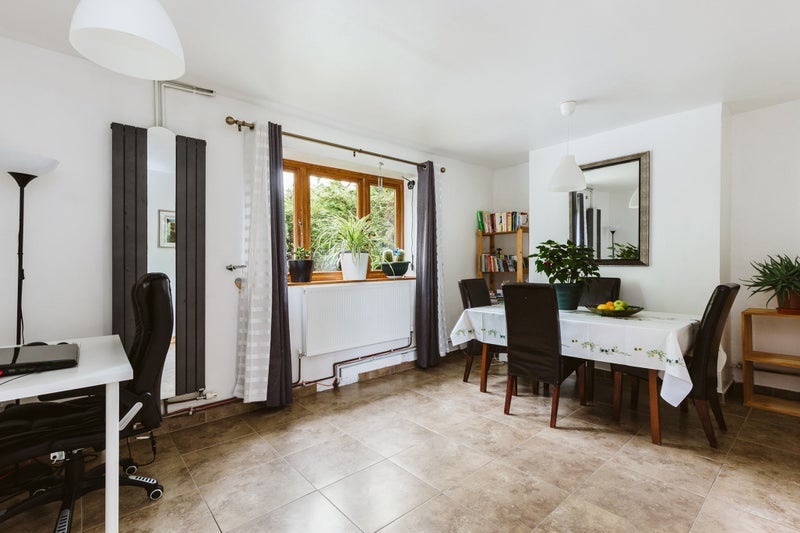 Room Stottbury Road in Bristol