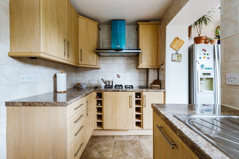 Room Stottbury Road in Bristol