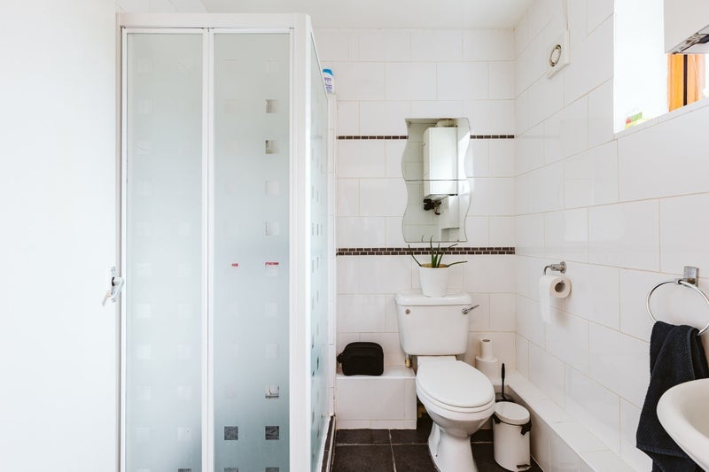 Room Stottbury Road in Bristol