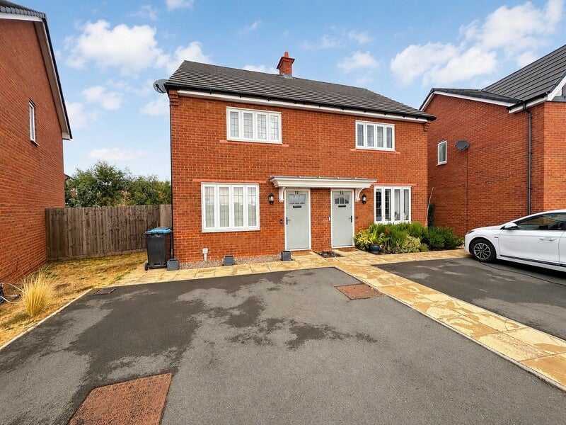 House Archer Close in Stratton St. Margaret
