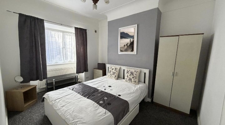 Room Fitzgerald Road in Liverpool