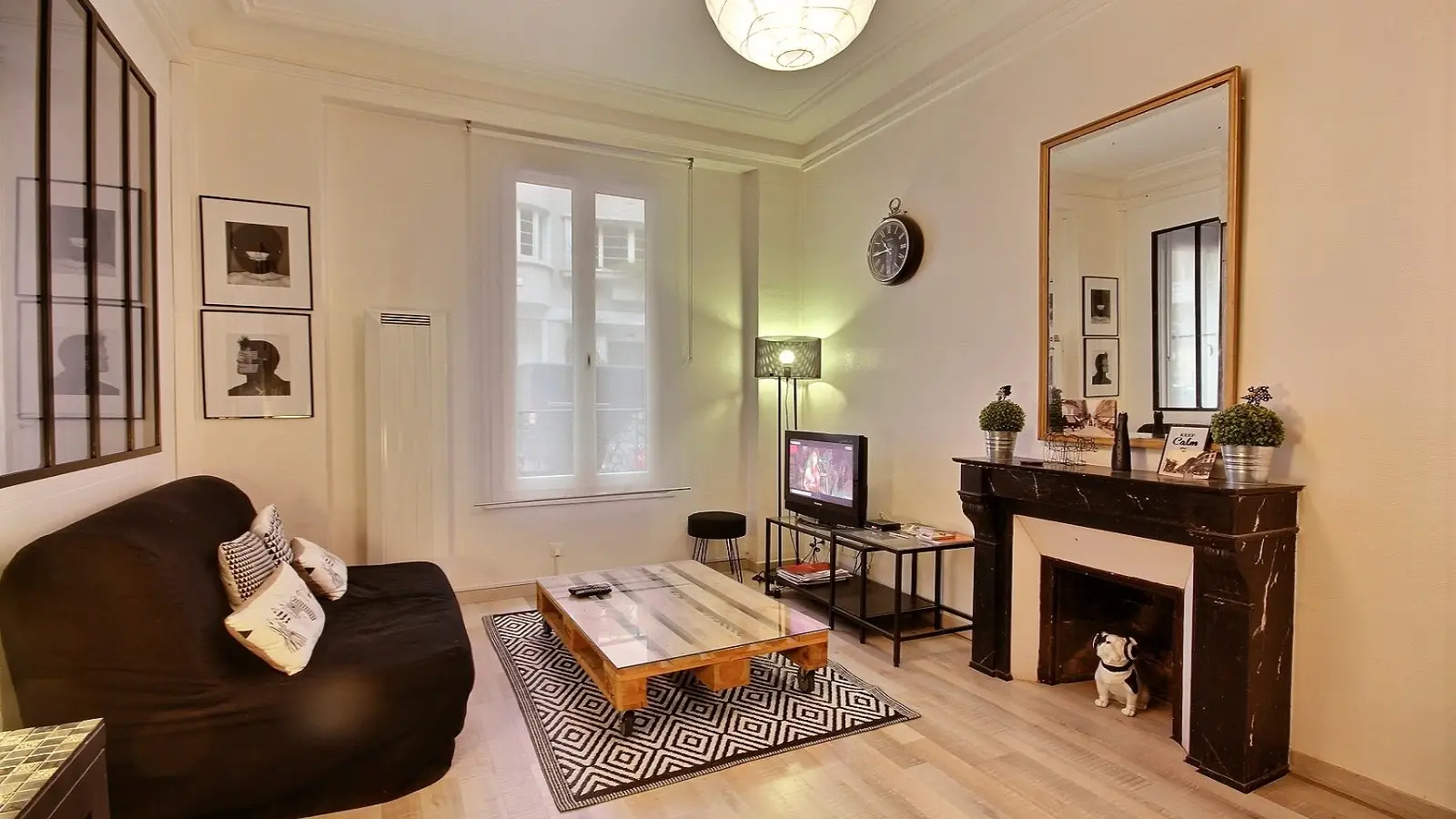 Flat Rue Mademoiselle in Paris