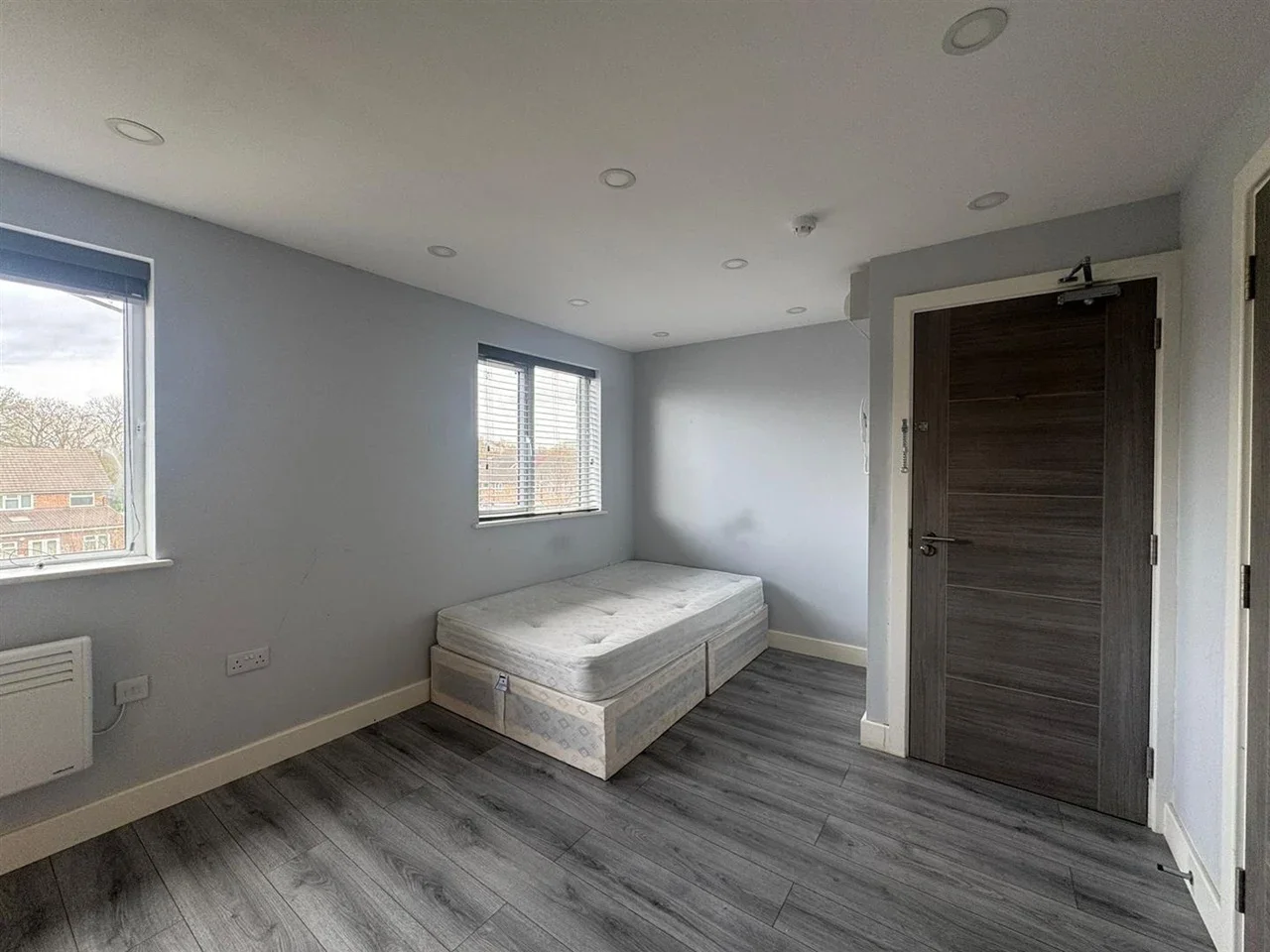 Flat Keats Way in Greater London