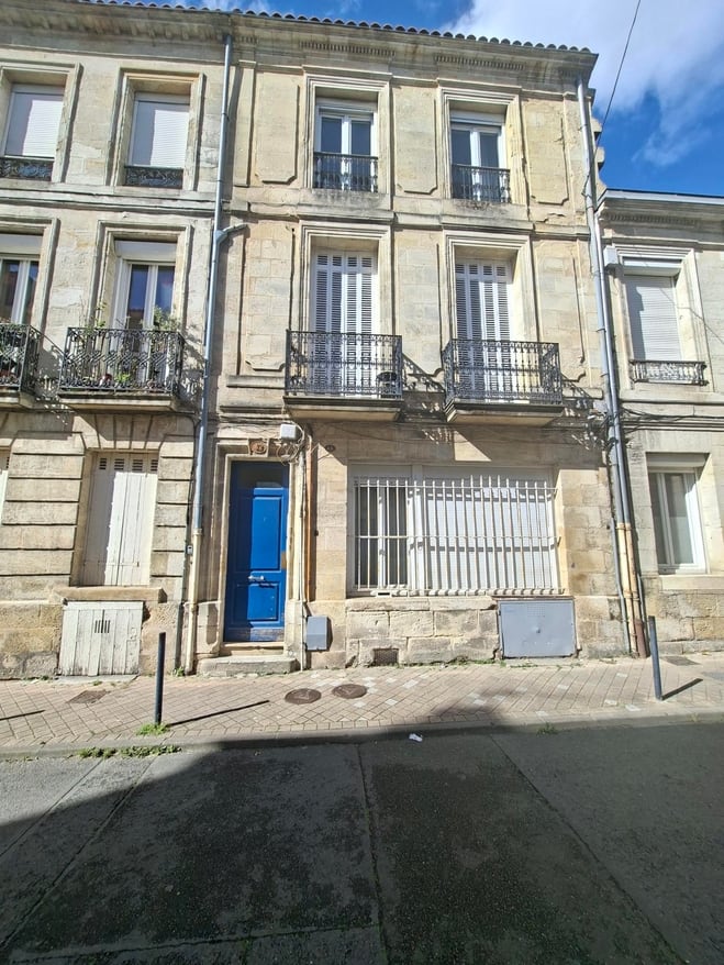 Flat Rue René Roy de Clotte in Bordeaux