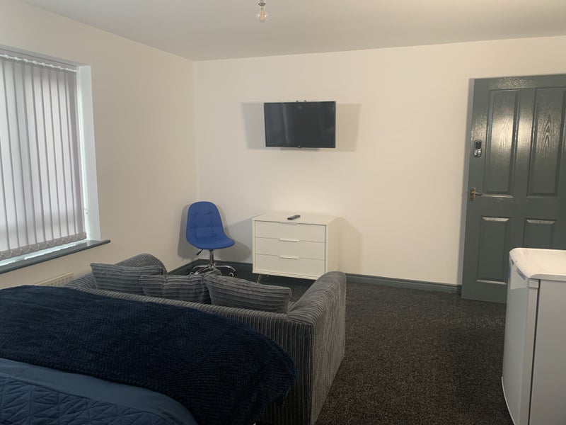 Room Seymour Road in Sandwell